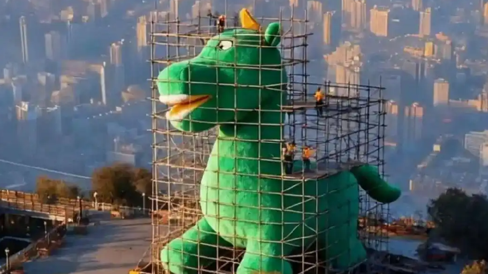 “兰州修马踏飞燕雕塑”  兰州城关区文旅局：是AI特效！