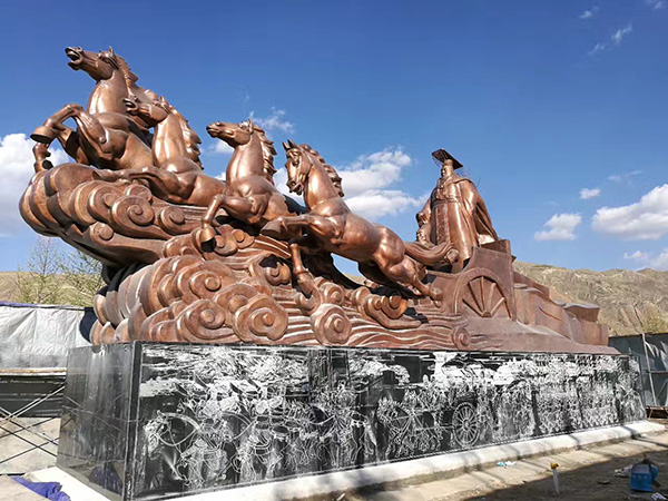 看上去青铜器色的雕塑都是青铜制作的吗？